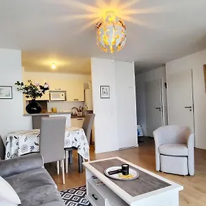 Moderne Finement Decore Avec Balcon A Centre Appartement Vannes